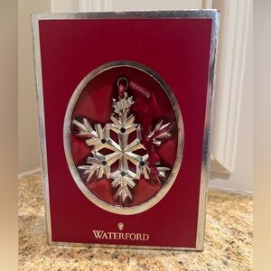 EUC Waterford 2012 Annual Christmas Snowflake Ornament 158560 Silver Metal Green